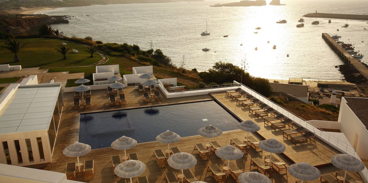 10 Hotéis de sonho perto da praia <span> Férias são férias - com vista para o mar num destes hotéis  <br><u>Ver os 10 Hotéis<u/></span>